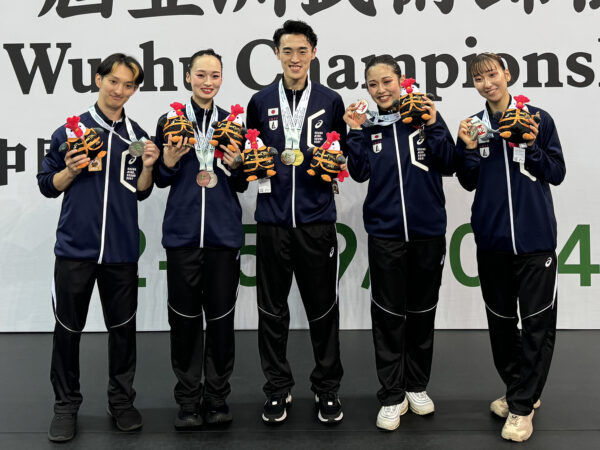 本大会メダリストたち（左から村上、齋藤、荒谷、貴田、池内の５選手）